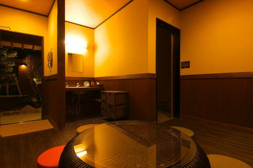 Hotakasou Club Vandrarhem Takayama  Exteriör bild